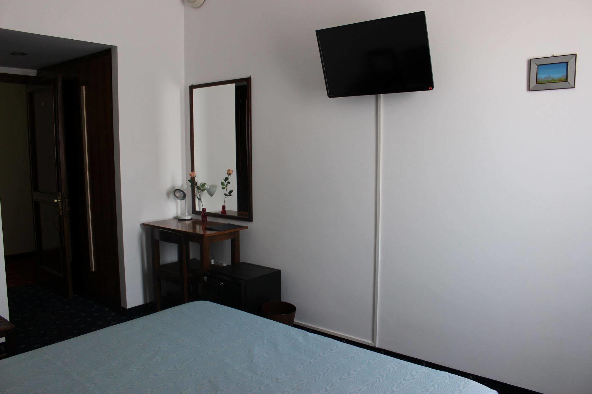Hotel Pinolo Gubbio Exterior photo
